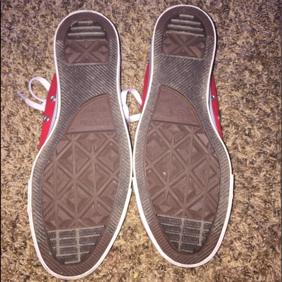 Converse ( red low tops) - Picture 2 of 6